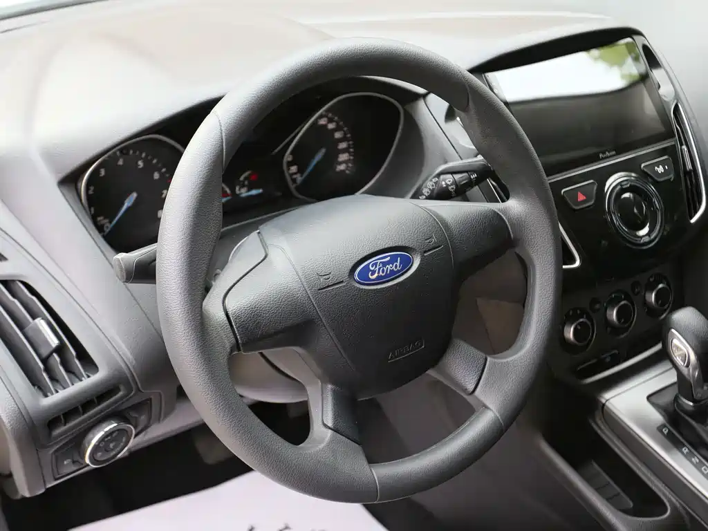 Ford Focus 2014 — фото 11