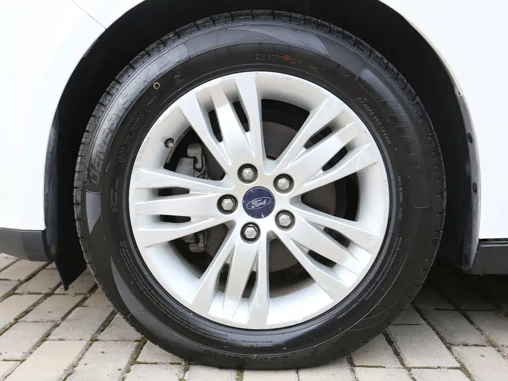 Ford Focus 2014 — фото 13