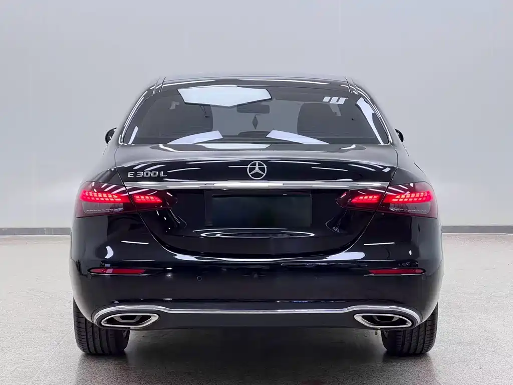 Mercedes-Benz E-Class 2022 — фото 6