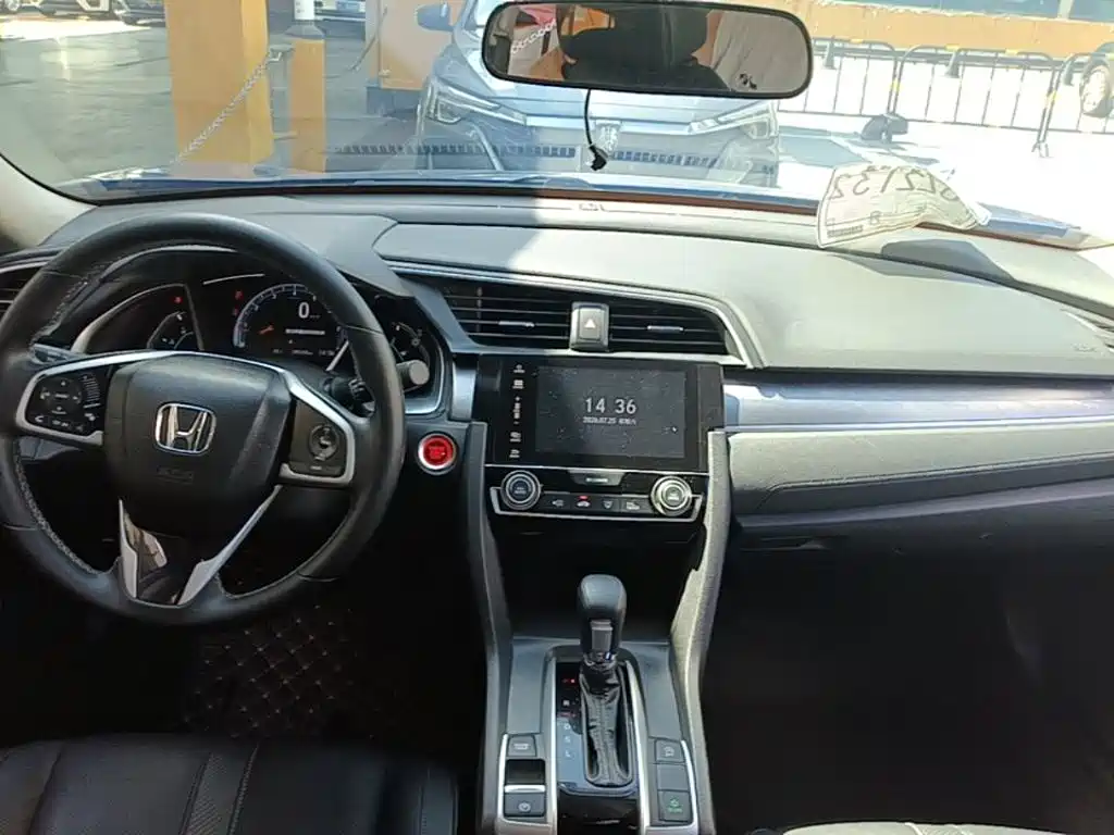Honda Civic 2018 — фото 10