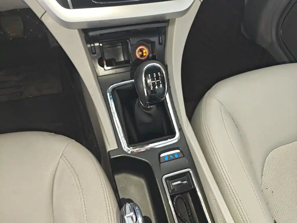 Geely Emgrand 2015 — фото 14