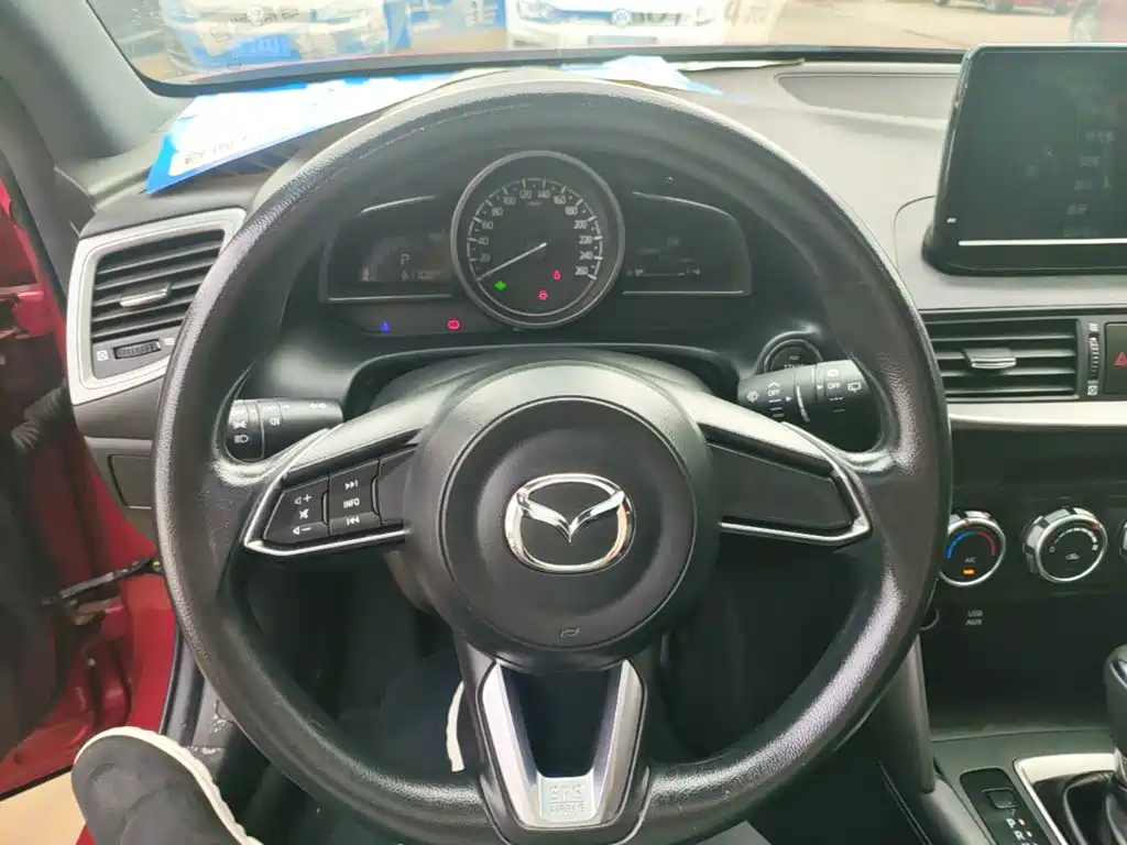 Mazda CX-4 2018 — фото 11