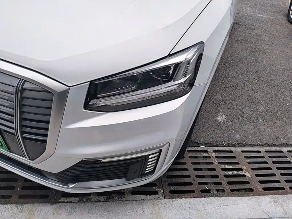 Audi Q2L E-Tron 2021 — фото 24
