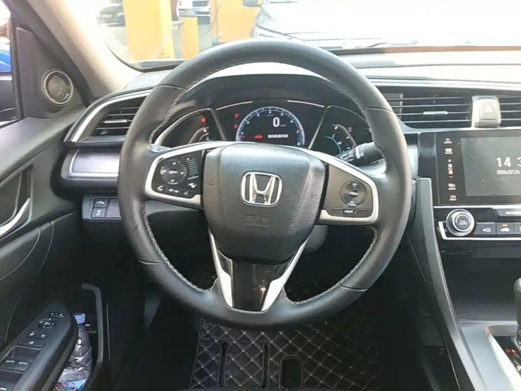 Honda Civic 2018 — фото 11