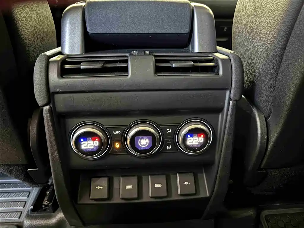 Land Rover Defender 2020 — фото 12