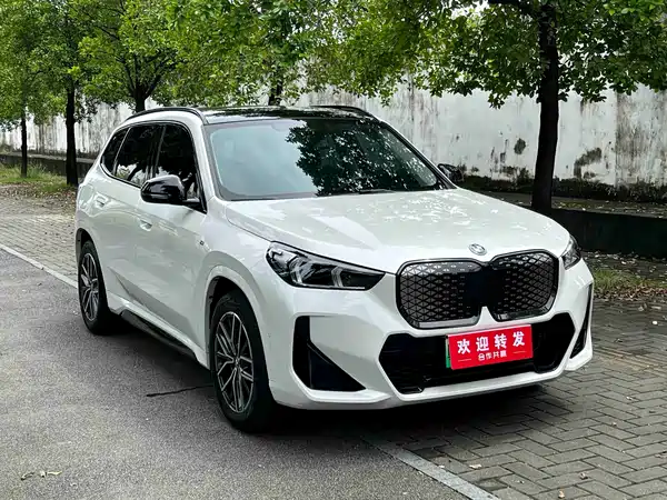 BMW iX1 2025