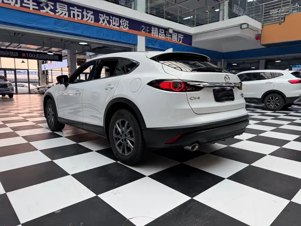 Mazda CX-4 2023 — фото 15