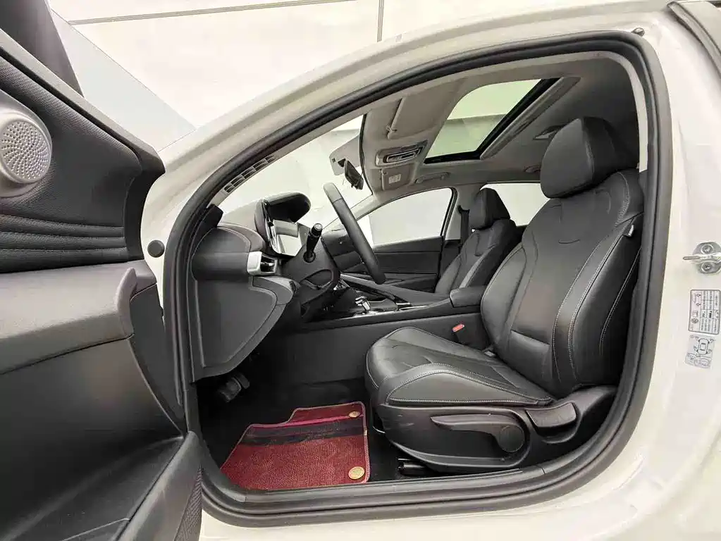 Hyundai Elantra 2022 — фото 17