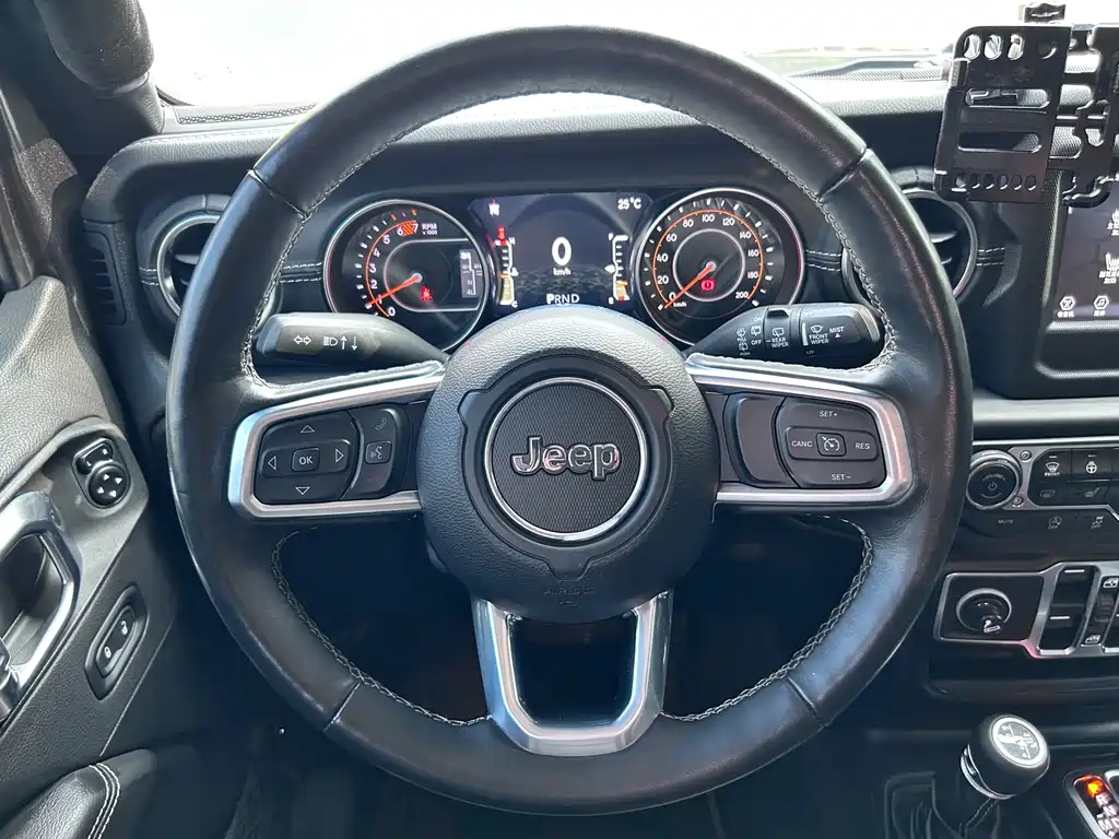 Jeep Wrangler 2021 — фото 11