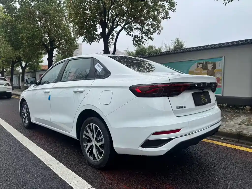 Geely Emgrand 2026