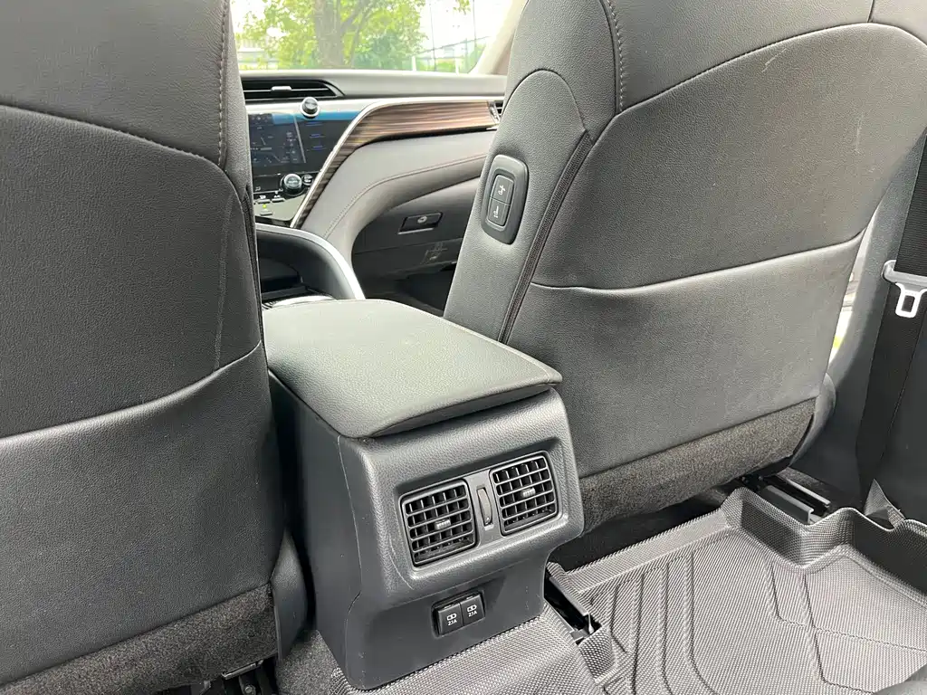 Toyota Camry 2019 — фото 14