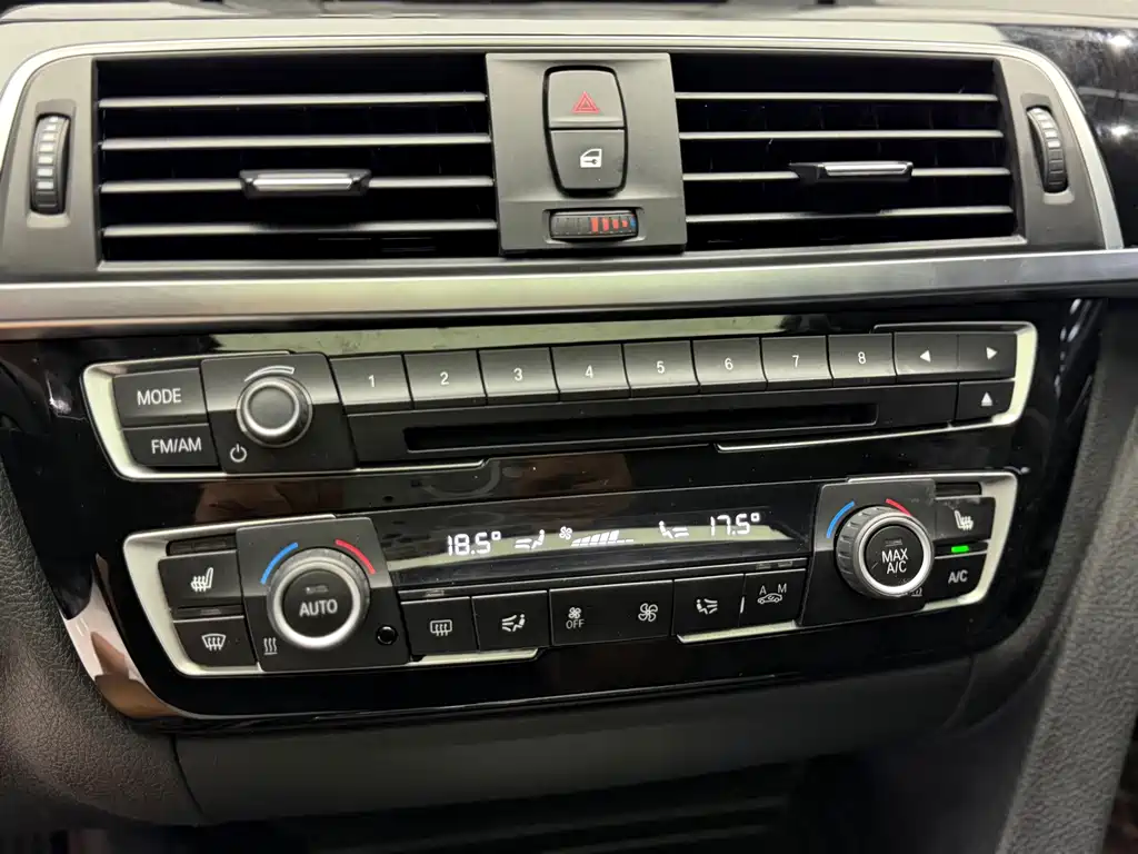 BMW 3 Series 2016 — фото 12