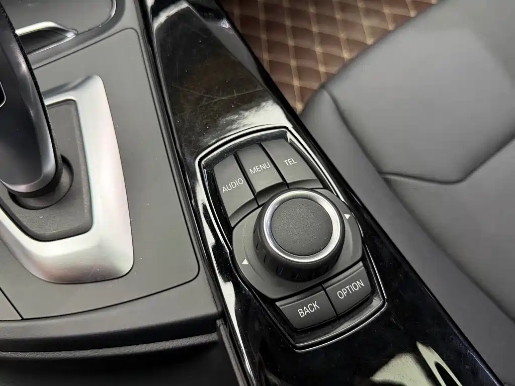 BMW 3 Series 2016 — фото 14