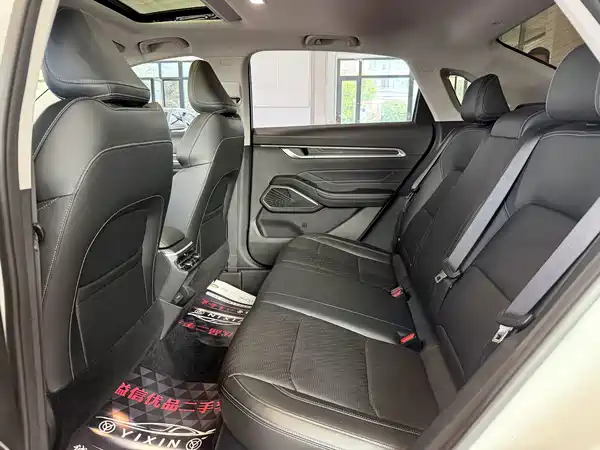 Geely Emgrand 2022