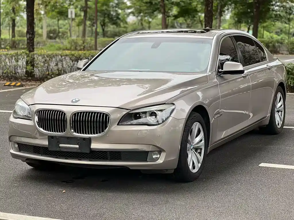BMW 7 Series 2011 — фото 1
