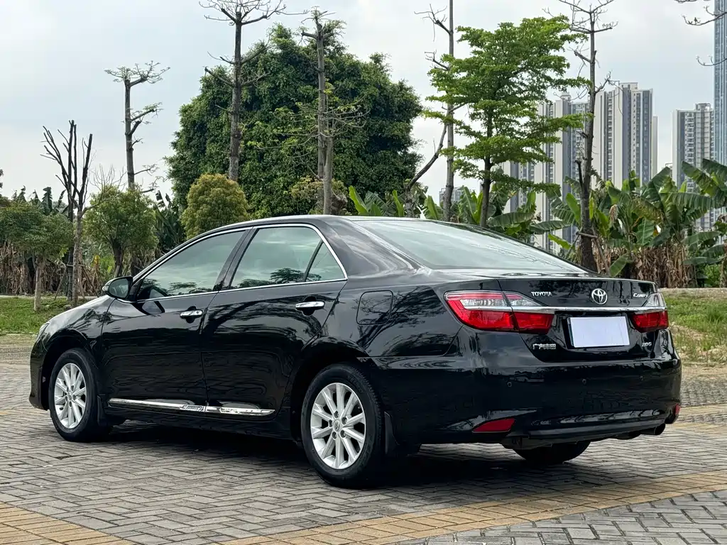 Toyota Camry 2017 — фото 12