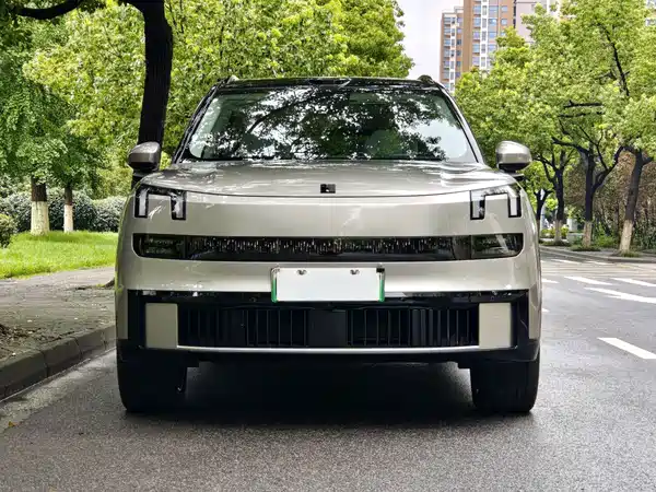 Lynk & Co 900 2025