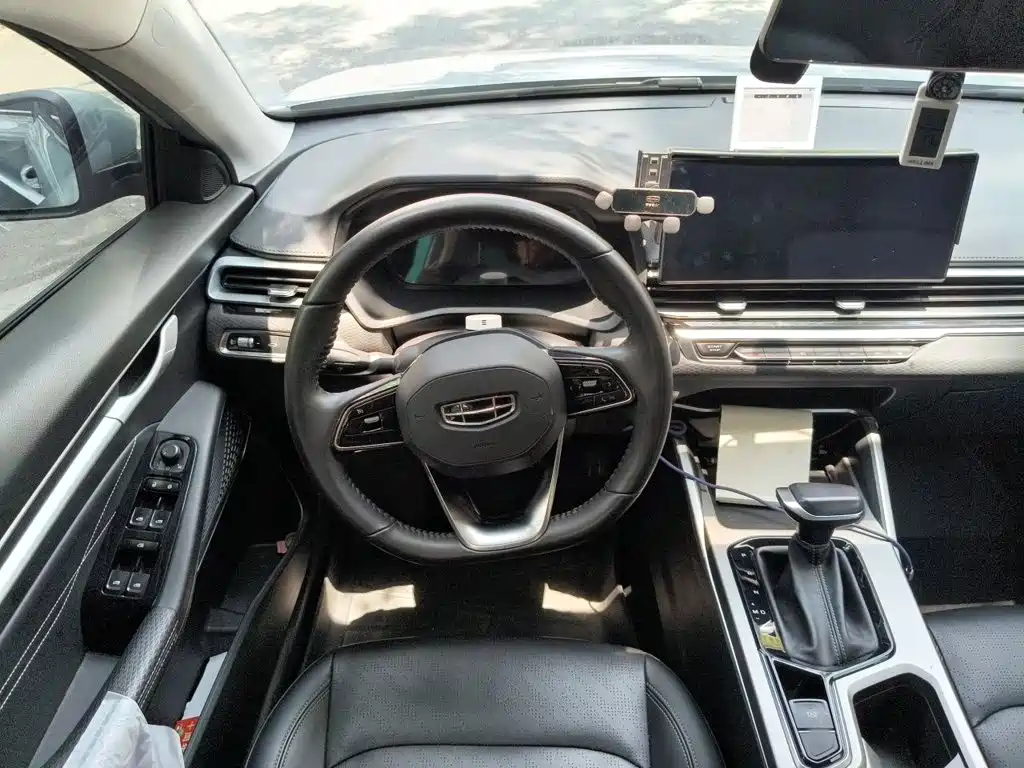 Geely Emgrand 2023
