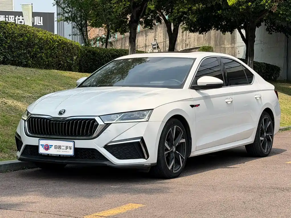 Skoda Octavia 2021 — фото 1
