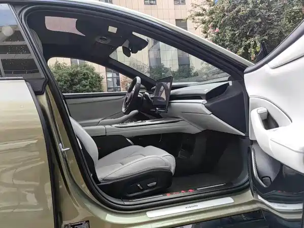 Xiaomi SU7 2024