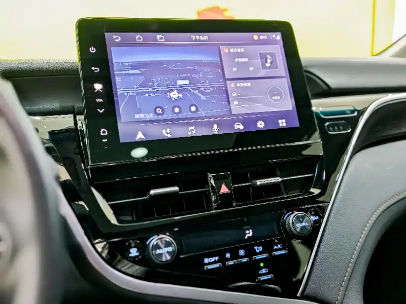 Toyota Camry 2023 — фото 14