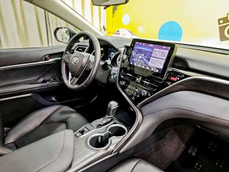 Toyota Camry 2023 — фото 18
