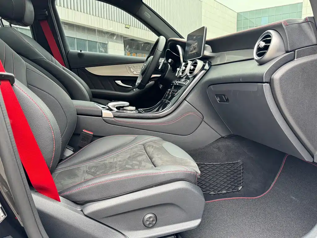 Mercedes-Benz GLC AMG 2018 — фото 12
