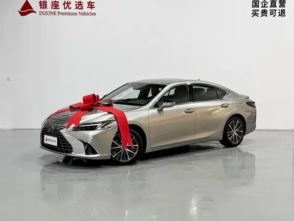 Lexus ES 2025