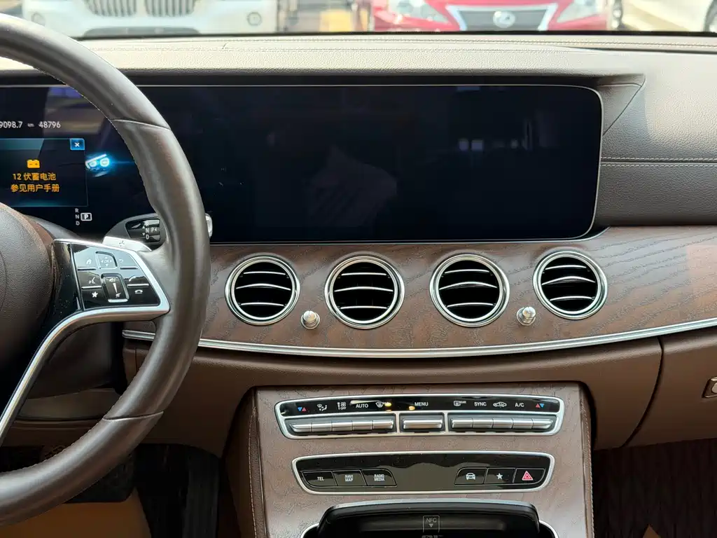 Mercedes-Benz E-Class 2023 — фото 11