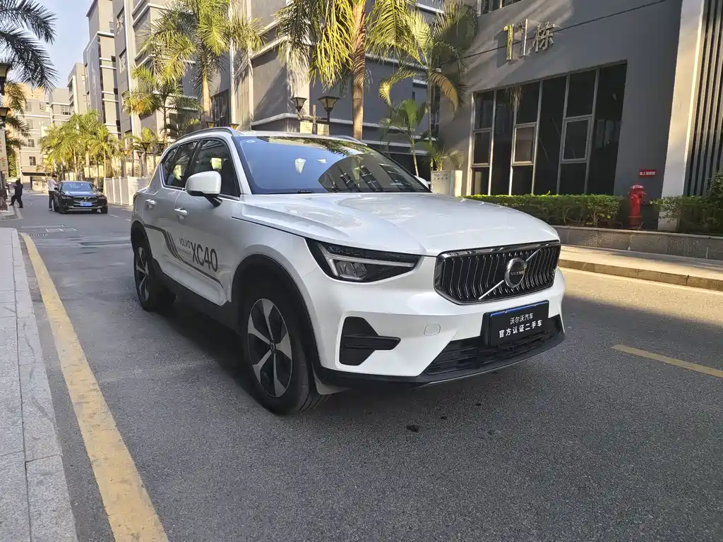 Volvo XC40 2024 — фото 3
