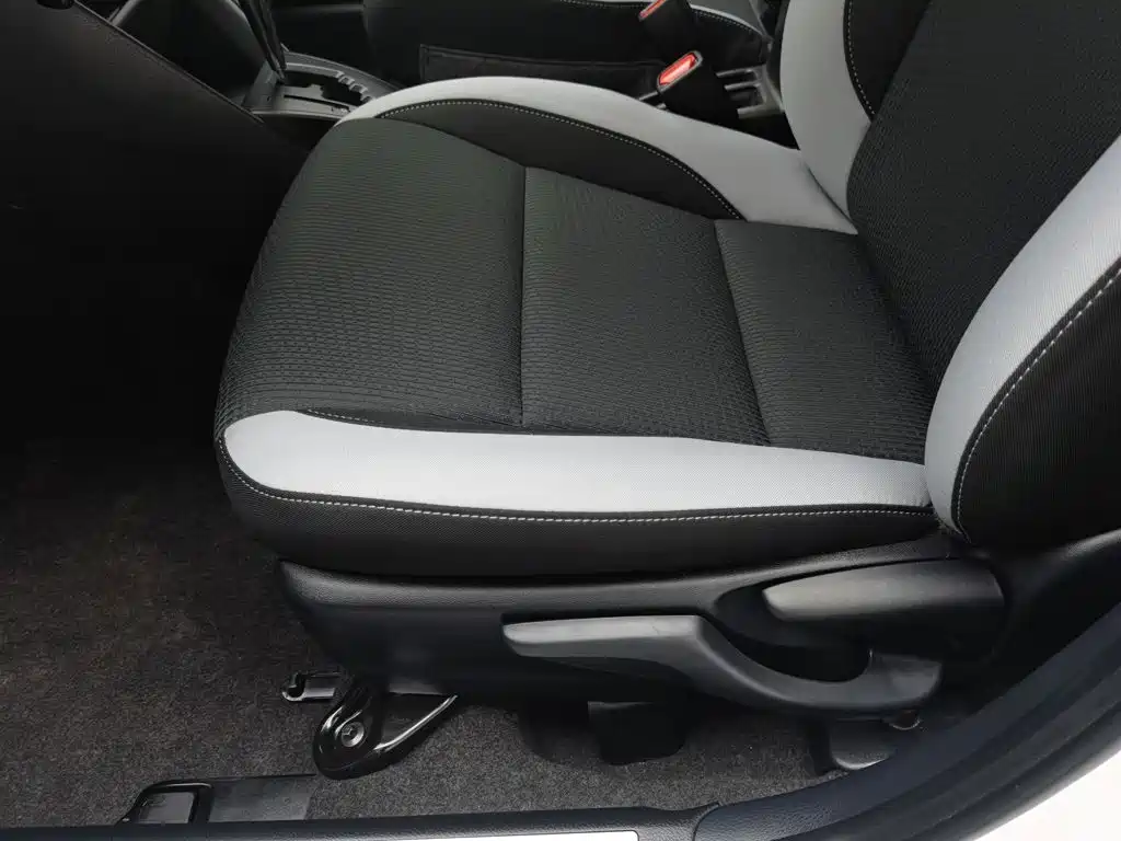 Toyota Yaris L 2020 — фото 20