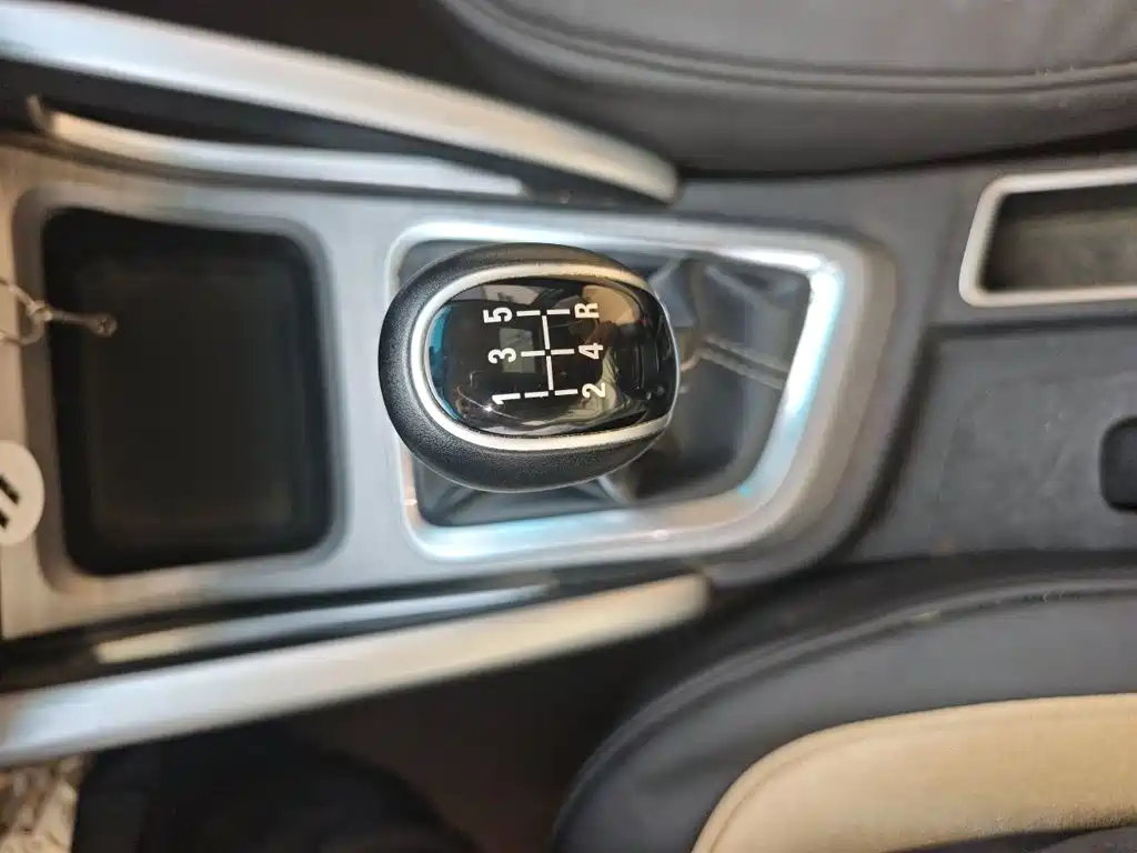 Geely Vision X3 2018 — фото 11