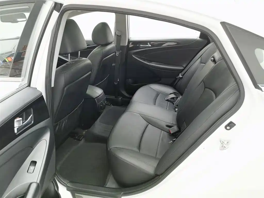 Hyundai Sonata 2014 — фото 15