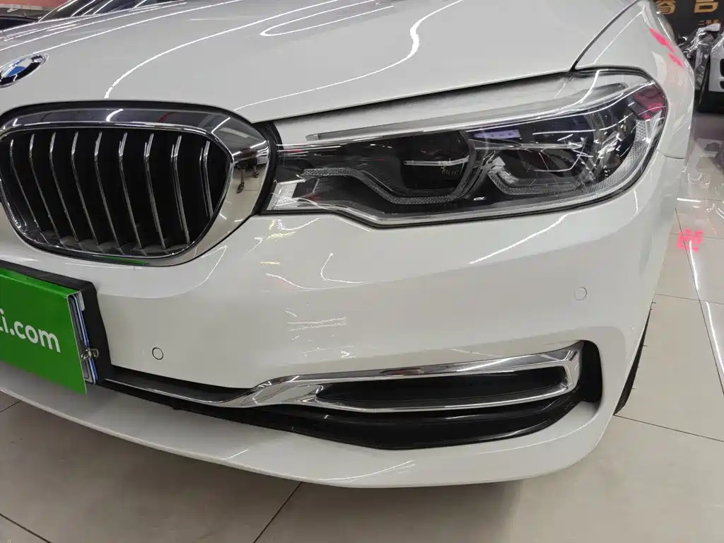 BMW 5 Series 2019 — фото 24