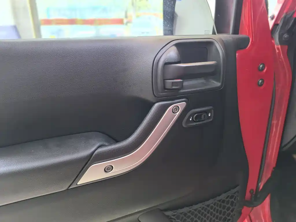 Jeep Wrangler 2017 — фото 23