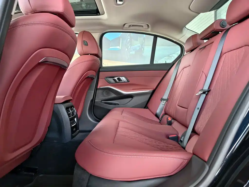 BMW 3 Series 2025 — фото 12