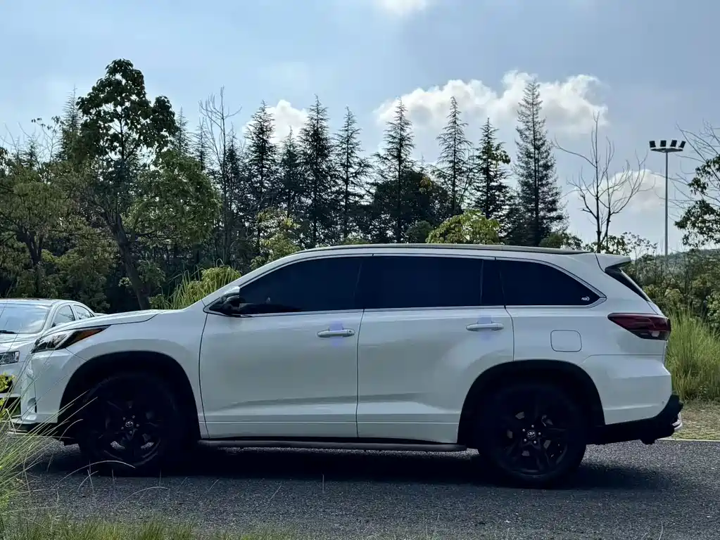 Toyota Highlander 2020 — фото 10