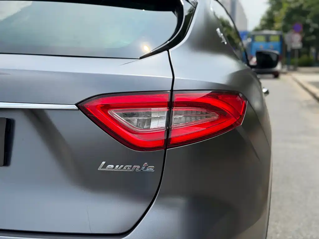 Maserati Levante 2017 — фото 10