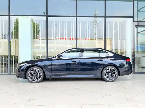 BMW 5 Series 2025