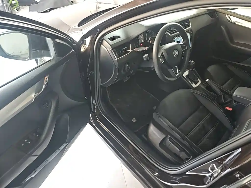 Skoda Octavia 2016 — фото 16