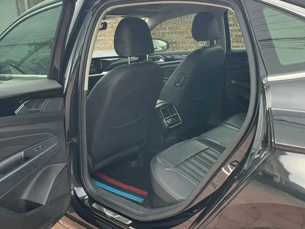Volkswagen Passat 2023