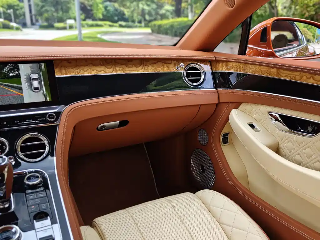 Bentley Continental 2019 — фото 18