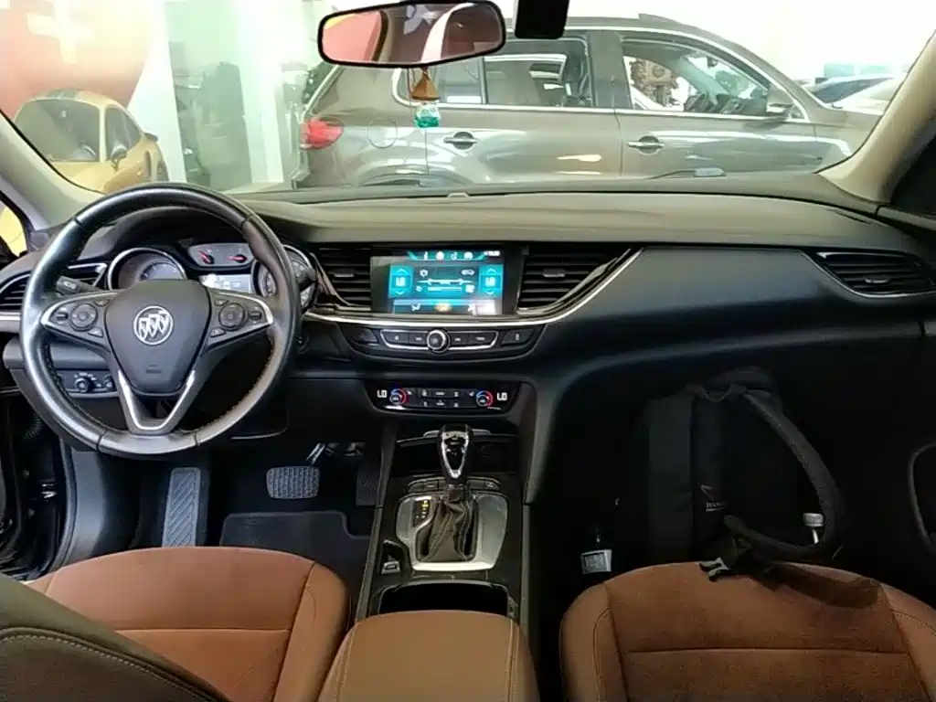 Buick Regal 2020 — фото 10