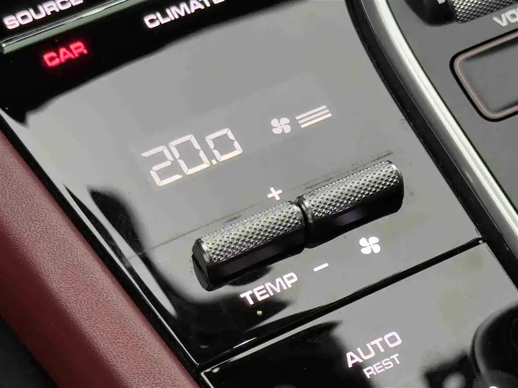 Porsche Cayenne Hybrid 2023 — фото 16
