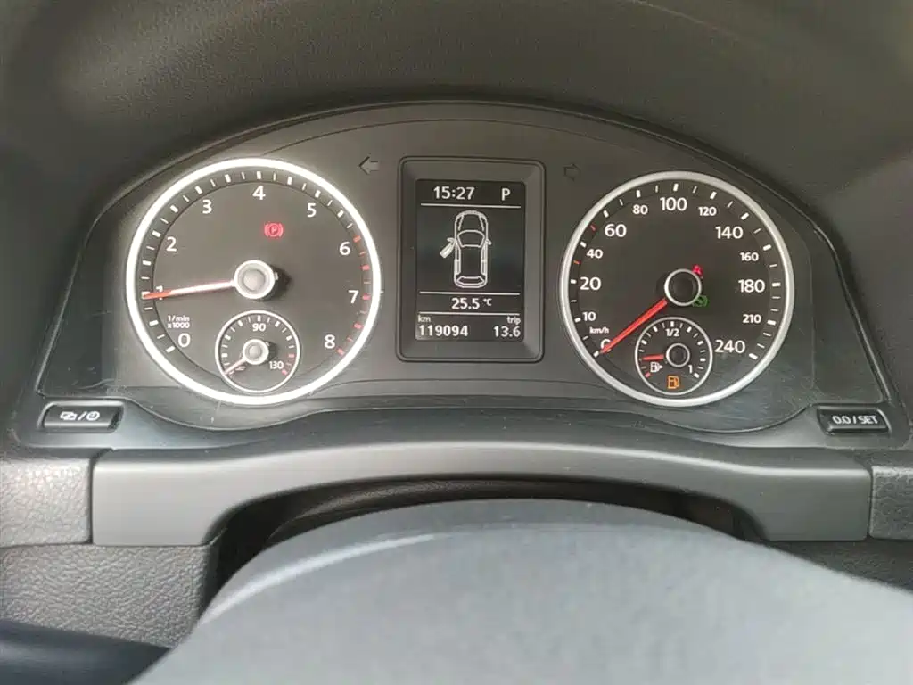 Volkswagen Tiguan 2015 — фото 12