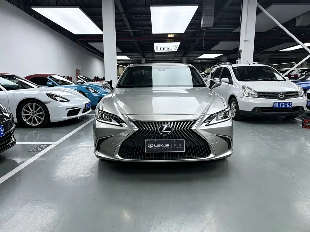 Lexus ES 2018 — фото 2