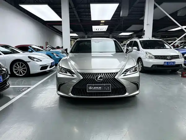 Lexus ES 2018