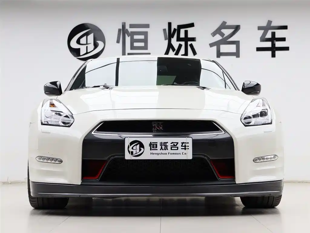Nissan GT-R 2017 — фото 30
