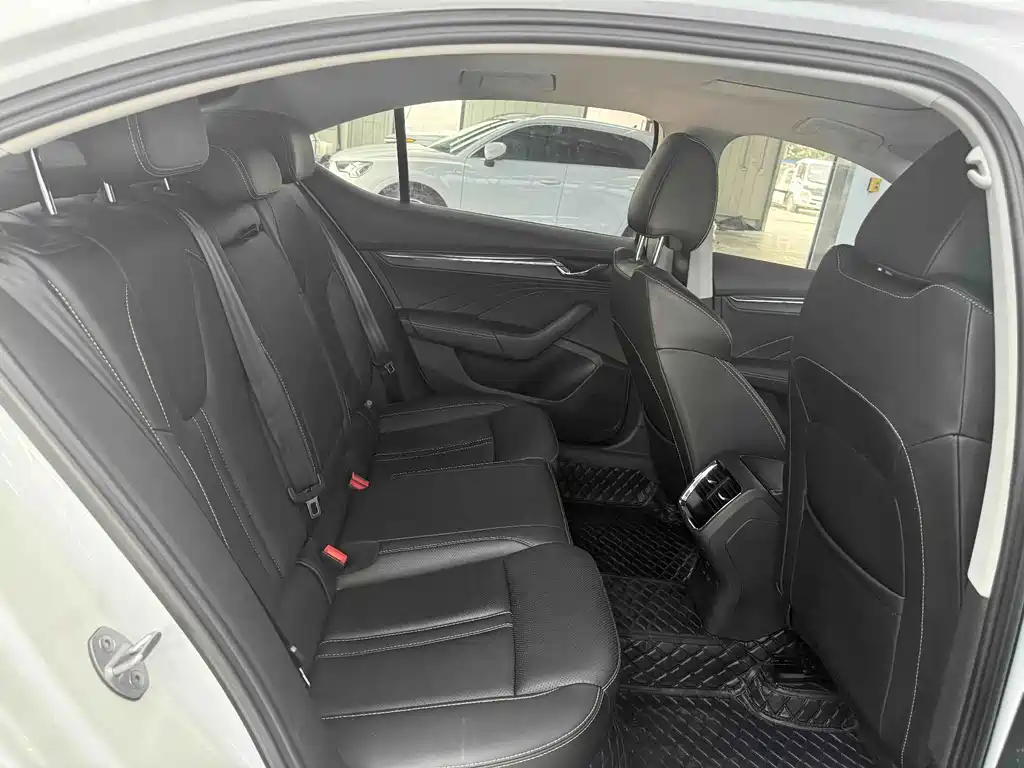 Skoda Octavia 2022 — фото 18