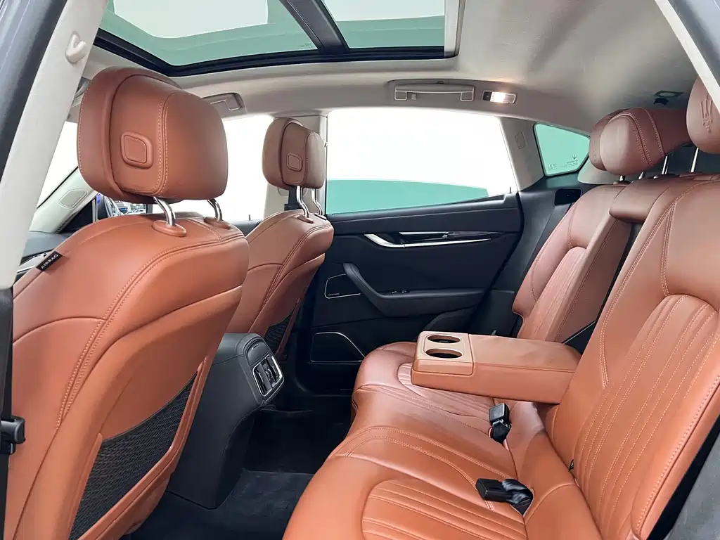 Maserati Levante 2019 — фото 21